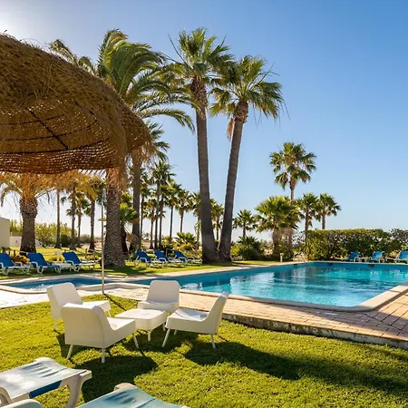 Da Lota Beachfront - & Rezort 3*